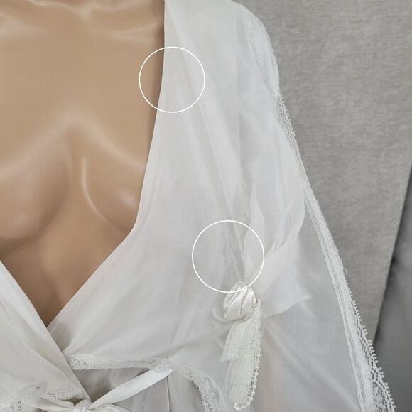 DELICATES Vintage White Robe with Rosettes and lace Women's Large - Picture 11 of 13